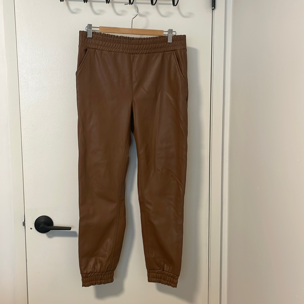 RETROD brown leather pants with elastic waistband and cuffed ankles